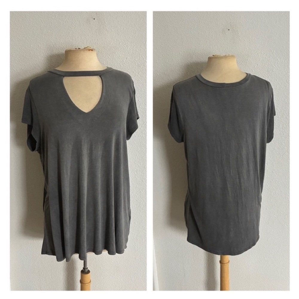 ❤️$10 Mittoshop gray cut out tee